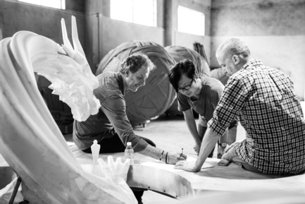 Press kit | 3033-02 - Press release | Lawrence Argent's Last Few Public Art Projects - UAP - Art - Lawrence Argent with UAP team in Shanghai - Photo credit: UAP