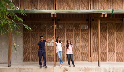 Press kit | 3162-01 - Press release | Streetlight Tagpuro - Eriksson Furunes Architecture, Leandro V. Locsin Partners & Boase - Institutional Architecture -  On the porch  - Photo credit: Alexander Eriksson Furunes