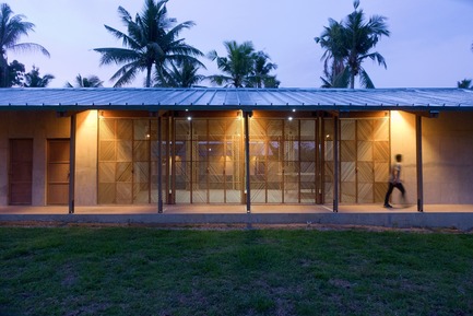 Press kit | 3162-01 - Press release | Streetlight Tagpuro - Eriksson Furunes Architecture, Leandro V. Locsin Partners & Boase - Institutional Architecture -    The study center has teachers’ offices, music room, library, kitchen and bathrooms in the heavy volumes. The building also has classrooms and areas for singing, dancing and theatre in the spaces in-between.    - Photo credit: Alexander Eriksson Furunes