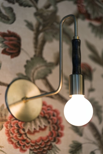 Press kit | 788-05 - Press release | Restaurant "Perles et Paddock" - FX Studio by clairoux - Commercial Interior Design - interior design wall paper brass custom sconces restaurant decoration by Cairoux - Photo credit: atelier welldone