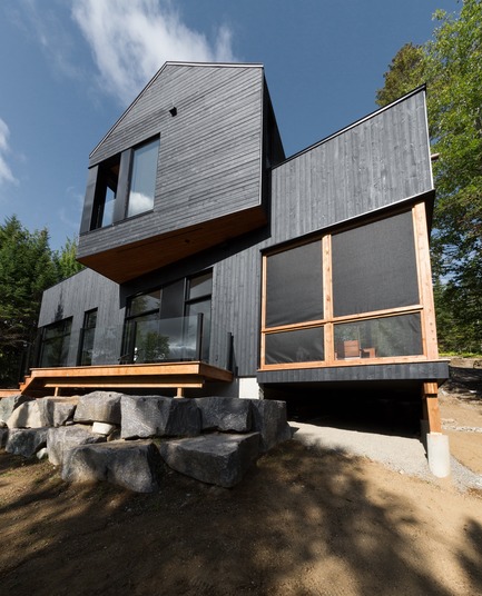 Press kit | 1678-03 - Press release | De La Canardière Residence - Atelier BOOM-TOWN - Residential Architecture -  Lake side facade (East)  - Photo credit: Steve Montpetit