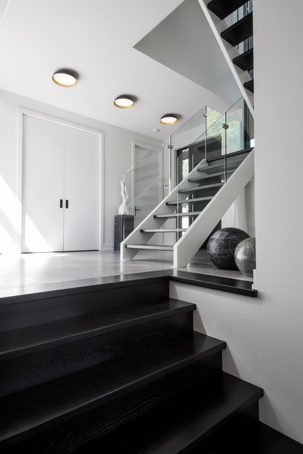 Press kit | 1678-03 - Press release | De La Canardière Residence - Atelier BOOM-TOWN - Residential Architecture - Lobby and staircase - Photo credit: Steve Montpetit