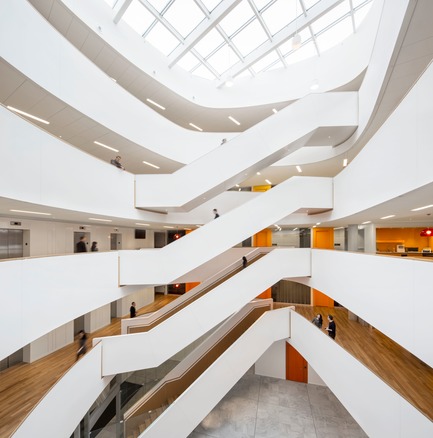 Press kit | 916-07 - Press release | Menkès Shooner Dagenais LeTourneux Architectes Wins “Best of Canada Design” Award for Ericsson’s New Montreal Office - Menkès Shooner Dagenais LeTourneux Architectes - Industrial Architecture -  Atrium and Skylight  - Photo credit:  Stéphane Brügger 