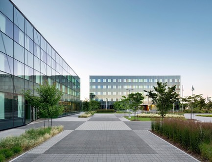 Press kit | 916-07 - Press release | Menkès Shooner Dagenais LeTourneux Architectes Wins “Best of Canada Design” Award for Ericsson’s New Montreal Office - Menkès Shooner Dagenais LeTourneux Architectes - Industrial Architecture -  View of the two Towers  - Photo credit:  Stéphane Brügger 