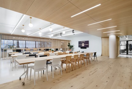 Press kit | 1303-05 - Press release | Electronic Arts - Sid Lee Architecture - Commercial Interior Design - Cafeteria - Photo credit: Stéphane Brügger