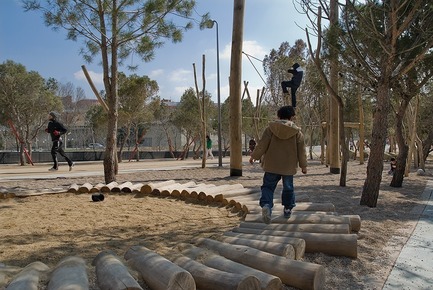 Press kit | 3076-01 - Press release | Madrid Rio. A New Urban Ecology - Burgos & Garrido; Porras La Casta; Rubio & A-Sala; West 8[Ginés Garrido, team director] - Landscape Architecture - Playgrounds - Photo credit: Ana Müller