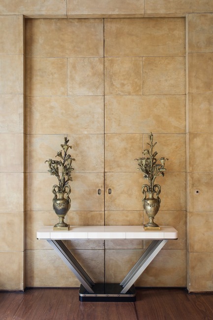 Retro Aesthetic of the Swinging 60s Press kit | 3068-01 - Press release | Retro Aesthetic of the Swinging 60s - Leyla Uluhanli Interiors - Product - Downtown console, Leyla Uluhanli Collection, Villa Necchi - Photo credit: Guido Clerici