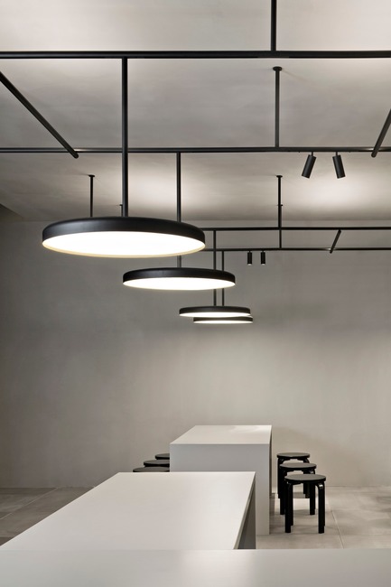 Press kit | 809-21 - Press release | AZURE Reveals the Winners of the 2017 AZ Awards - AZURE - Competition - Infra-Structure designed by Vincent Van Duysen, Antwerp, Belgium<br>Manufacturer: Flos, Brescia, Italy<br>Best Lighting Fixtures - 2017 AZ Awards - Photo credit: AZURE