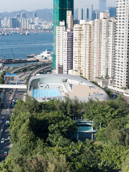 Press kit | 1474-01 - Press release | Hong Kong’s Kennedy Town Swimming Pool - Farrells - Commercial Architecture - Kennedy Town Swimming Pool Phase I – prior to the construction of Phase II. Belcher Bay Park is in the foreground. - Photo credit: Farrells