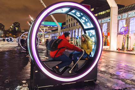 Press kit | 583-17 - Press release | Luminothérapie:Loop’s Giant Illuminated Wheels Take Over the Place des Festivals - Quartier des spectacles Partnership - Event + Exhibition - Luminothérapie, Loop. Place des Festivals, Quartier des Spectacles, Montreal. - Photo credit: Ulysse Lemerise/OSA Images