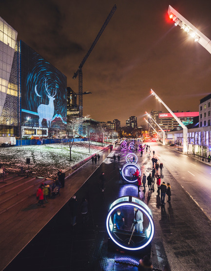 Press kit | 583-17 - Press release | Luminothérapie:Loop’s Giant Illuminated Wheels Take Over the Place des Festivals - Quartier des spectacles Partnership - Event + Exhibition - Loop, a creation by Olivier Girouard and Jonathan Villeneuve in collaboration with Ottoblix.  - Photo credit: Ulysse Lemerise/OSA Images