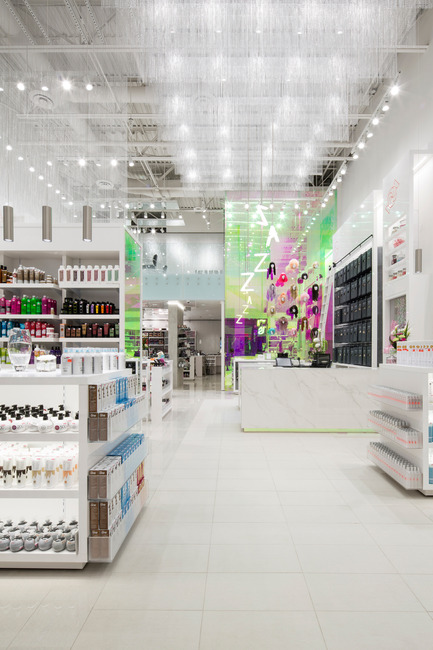 Press kit | 1586-04 - Press release | Zazz Boutique: An Iridescent Salon - Hatem+D - Commercial Architecture - Photo credit: Maxyme Gagné