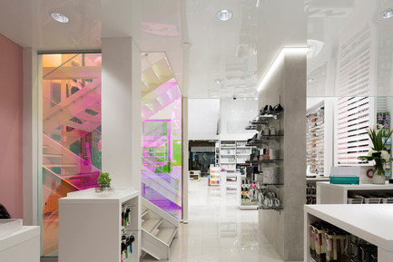 Press kit | 1586-04 - Press release | Zazz Boutique: An Iridescent Salon - Hatem+D - Commercial Architecture - Photo credit: Maxyme Gagné