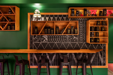 Aloha Espresso Bar: Café for the New Flavors and History Buffs Press kit | 760-14 - Press release | Aloha Espresso Bar:Café for the New Flavors and History Buffs - Jean de Lessard, Designers Créatifs - Commercial Interior Design - Photo credit: Adrien Williams