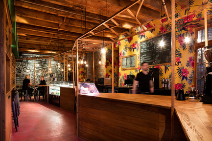 Aloha Espresso Bar: Café for the New Flavors and History Buffs Press kit | 760-14 - Press release | Aloha Espresso Bar:Café for the New Flavors and History Buffs - Jean de Lessard, Designers Créatifs - Commercial Interior Design - Photo credit: Adrien Williams