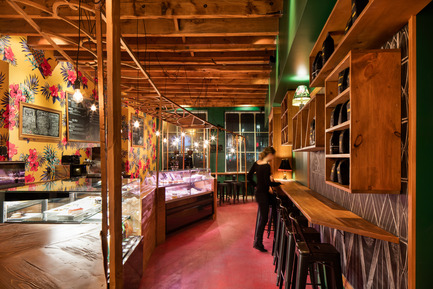 Aloha Espresso Bar: Café for the New Flavors and History Buffs Press kit | 760-14 - Press release | Aloha Espresso Bar:Café for the New Flavors and History Buffs - Jean de Lessard, Designers Créatifs - Commercial Interior Design - Photo credit: Adrien Williams