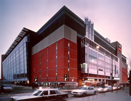 Press kit | 865-29 - Press release | A Tribute to Lemay’s Visionary Founding Architect - Lemay - Commercial Architecture - Bell Centre - Lemay in consortium with LeMoyne, Lapointe, Magne, Architectes -Montréal, Québec, Canada, 1996 - Photo credit: Lemay