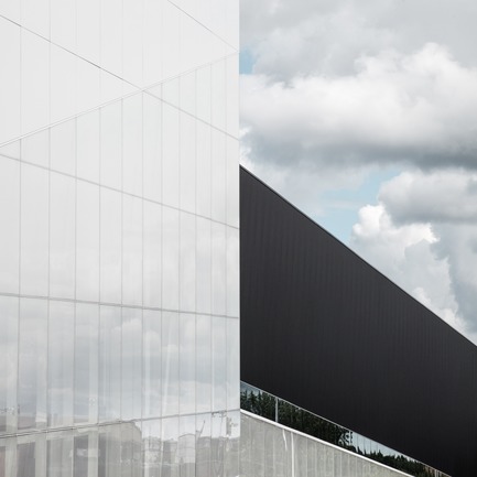 Press kit | 2206-02 - Press release | "Complexe sportif Saint-Laurent" - Saucier + Perrotte Architectes/HCMA - Institutional Architecture - Clouds - Photo credit: Olivier Blouin