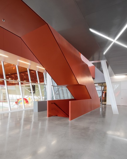 Press kit | 2206-02 - Press release | "Complexe sportif Saint-Laurent" - Saucier + Perrotte Architectes/HCMA - Institutional Architecture -  Main entrance lobby - Photo credit: Olivier Blouin