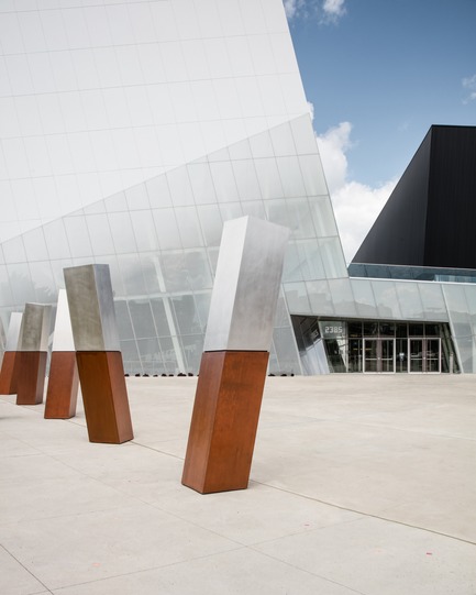 Press kit | 2206-02 - Press release | "Complexe sportif Saint-Laurent" - Saucier + Perrotte Architectes/HCMA - Institutional Architecture -  Main entrance - Photo credit: Olivier Blouin<br>