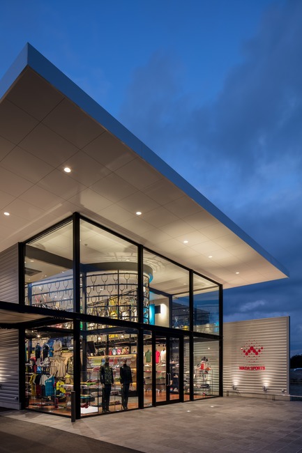 Press kit | 3003-01 - Press release | WADA Sports, Flagship Store - Matsuya Art Works / KTX archiLAB - Commercial Interior Design - The glazed facade corner<br> - Photo credit: Stirling Elmendorf