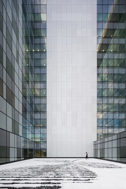 Press kit | 1387-03 - Press release | The New CHUM, Largest Healthcare Construction Project in North America, Opens its Doors - CannonDesign + NEUF architect(e)s - Institutional Architecture -  Roof terrace floor  - Photo credit: Adrien Williams