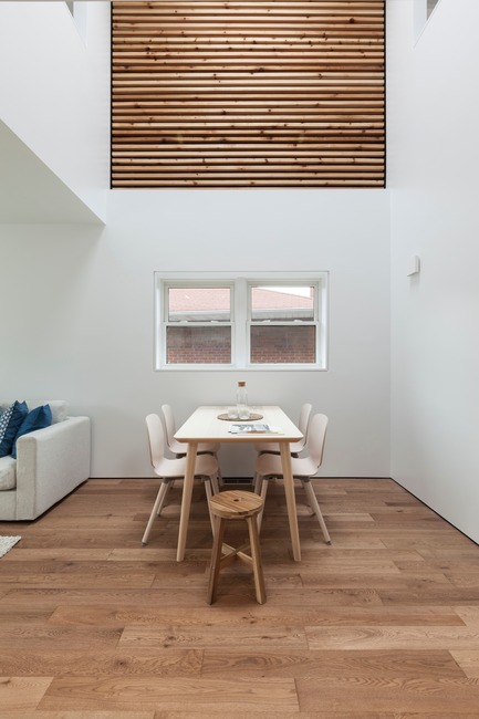 Press kit | 3057-01 - Press release | Flipped House - Atelier RZLBD - Residential Architecture - Flipped House, dining area - Photo credit: Borxu