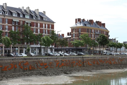 Press kit | 985-07 - Press release | Installation "Jardins fantômes" - Baptiste Debombourg - Art -  "Jardins fantômes", permanent installation, Bassin du Roy - le Havre - France. Lace cutting of 15mm Corten steel plates, pincers and special chemical sealing, special stainless steel connecting elements. Dimensions: 185m long x 3 m high; Completion time: 30 months. Artist: Baptiste Debombourg, Curator Jean Blaise, technical director Jess Pérez, engineer Julien Bonthoux, Artévia & Vinci group.<br>  - Photo credit:  Courtesy Studio Baptiste Debombourg & Galerie Patricia Dorfmann - Paris 