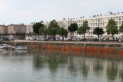 Press kit | 985-07 - Press release | Installation "Jardins fantômes" - Baptiste Debombourg - Art -  "Jardins fantômes", permanent installation, Bassin du Roy - le Havre - France. Lace cutting of 15mm Corten steel plates, pincers and special chemical sealing, special stainless steel connecting elements. Dimensions: 185m long x 3 m high; Completion time: 30 months. Artist: Baptiste Debombourg, Curator Jean Blaise, technical director Jess Pérez, engineer Julien Bonthoux, Artévia & Vinci group.<br>  - Photo credit:  Courtesy Studio Baptiste Debombourg & Galerie Patricia Dorfmann - Paris 