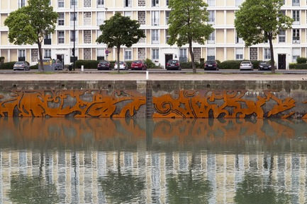 Press kit | 985-07 - Press release | Installation "Jardins fantômes" - Baptiste Debombourg - Art -  "Jardins fantômes", permanent installation, Bassin du Roy - le Havre - France. Lace cutting of 15mm Corten steel plates, pincers and special chemical sealing, special stainless steel connecting elements. Dimensions: 185m long x 3 m high; Completion time: 30 months. Artist: Baptiste Debombourg, Curator Jean Blaise, technical director Jess Pérez, engineer Julien Bonthoux, Artévia & Vinci group.<br>  - Photo credit:  Courtesy Studio Baptiste Debombourg & Galerie Patricia Dorfmann - Paris 