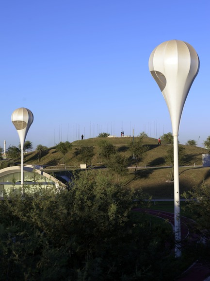 Press kit | 2404-02 - Press release | Oxygen Park, Education City, Doha - Qatar Foundation, AECOM - Institutional Architecture - Oxygen Park - Land formations - Photo credit: Markus Elblaus