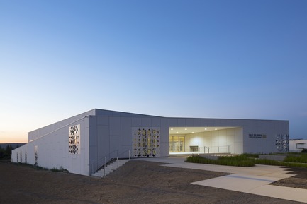 Press kit | 921-10 - Press release | Sports Hall of the Jean-Louis Trintignant Middle School in Uzès - France - NBJ architectes - Institutional Architecture - Photo credit: ©photoarchitecture.com