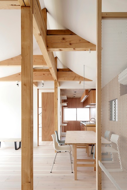 Press kit | 3116-01 - Press release | House for Four Generations - tomomi kito architect & associates - Residential Interior Design - 2F common space - Photo credit: satoshi shigeta