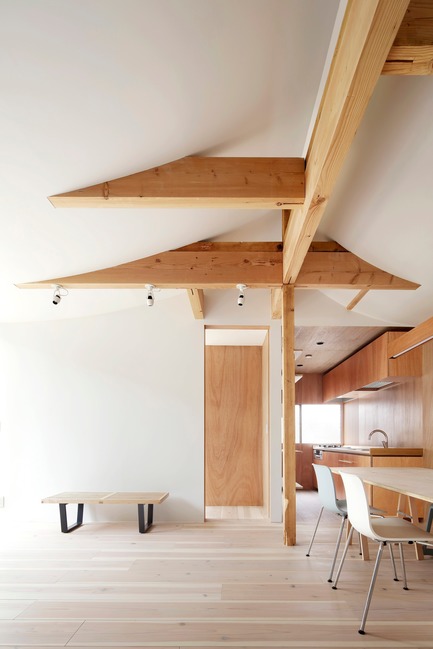 Press kit | 3116-01 - Press release | House for Four Generations - tomomi kito architect & associates - Residential Interior Design - 2F common space - Photo credit: satoshi shigeta