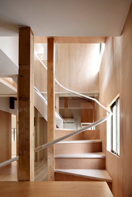 Press kit | 3116-01 - Press release | House for Four Generations - tomomi kito architect & associates - Residential Interior Design - Staircase - Photo credit: satoshi shigeta