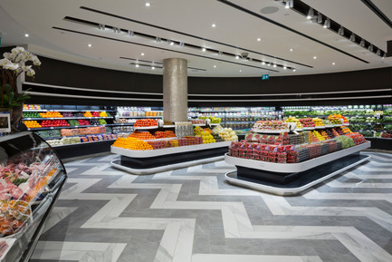 Pusateri’s Fine Foods Market – A Refined Style Press kit | 846-21 - Press release | Pusateri’s Fine Foods Market – A Refined Style - Ceragres - Commercial Architecture - Pusateri’s fine foods market - Saks Food Hall CF Sherway Gardens - Photo credit: Philip Castleton