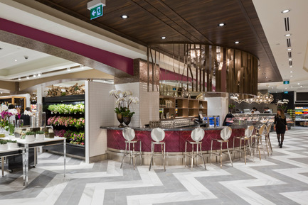 Pusateri’s Fine Foods Market – A Refined Style Press kit | 846-21 - Press release | Pusateri’s Fine Foods Market – A Refined Style - Ceragres - Commercial Architecture - Pusateri’s fine foods market - Saks Food Hall CF Sherway Gardens - Photo credit: Philip Castleton