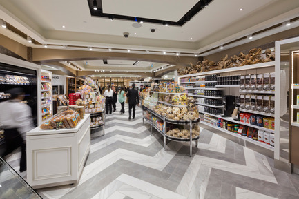 Pusateri’s Fine Foods Market – A Refined Style Press kit | 846-21 - Press release | Pusateri’s Fine Foods Market – A Refined Style - Ceragres - Commercial Architecture - Pusateri’s fine foods market - Saks Food Hall CF Sherway Gardens - Photo credit: Philip Castleton