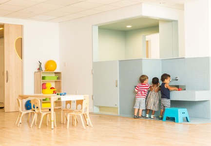 Press kit | 2604-01 - Press release | Maple Street School - BFDO Architects & 4|MATIV - Institutional Architecture - Classroom / Play Sink - Photo credit: Lesley Unruh