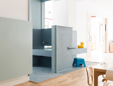 Press kit | 2604-01 - Press release | Maple Street School - BFDO Architects & 4|MATIV - Institutional Architecture - Bathroom / Classroom - Photo credit: Lesley Unruh