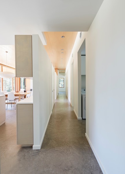 Press kit | 3034-01 - Press release | Lockeport Beach House - Nova Tayona Architects - Residential Architecture - View west from Entry - Photo credit: Janet Kimber