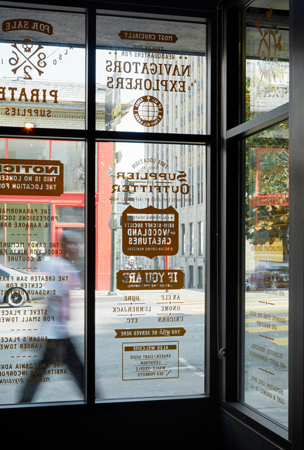 Press kit | 1562-02 - Press release | 826 Valencia Tenderloin Center Receives Special Commendation Award for Social Responsibility - INTERSTICE Architects - Commercial Architecture - Text Glazing Detail  - Photo credit: Matthew Millman 