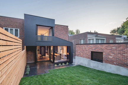 Press kit | 635-07 - Press release | BLACK BOX II - Natalie Dionne Architecture - Residential Architecture - Photo credit:  Raphaël Thibodeau 