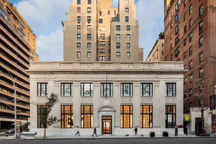 Press kit | 1559-01 - Press release | Bohlin Cywinski Jackson Receives Special Commendation for Apple Store, Upper East Side - Bohlin Cywinski Jackson - Commercial Interior Design - Apple Store, Upper East Side - Photo credit:  Peter Aaron 