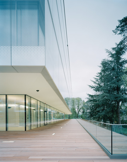 Press kit | 2237-01 - Press release | World Trade Organization - wittfoht architekten - Institutional Architecture - accessible wooden deck - Photo credit: brigida gonzález<br>