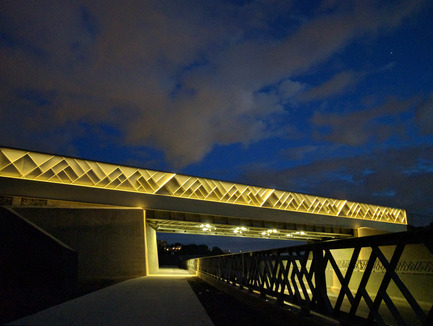 Press kit | 2366-01 - Press release | A New Viaduct for the MIL Campus of the Université de Montréal - civiliti - Urban Design - Night View, East Approach  - Photo credit: civiliti