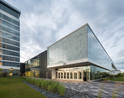 Press kit | 886-02 - Press release | Centrexpo Cogeco Drummondville - CCM2 architects + Bilodeau Baril Leeming architects - Commercial Architecture - Photo credit: Stéphane Groleau