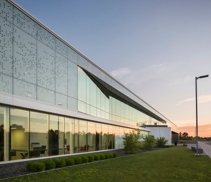 Press kit | 886-02 - Press release | Centrexpo Cogeco Drummondville - CCM2 architects + Bilodeau Baril Leeming architects - Commercial Architecture - Photo credit: Stéphane Groleau