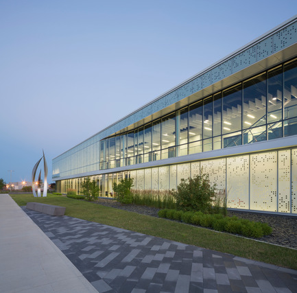 Press kit | 886-02 - Press release | Centrexpo Cogeco Drummondville - CCM2 architects + Bilodeau Baril Leeming architects - Commercial Architecture - Photo credit: Stéphane Groleau