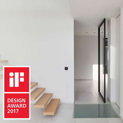 Press kit | 2163-02 - Press release | Portapivot's Pivot Hinge Technology Receives an iF Design Award - Portapivot - Product - Glass pivot door with Stealth Pivot hinge system - Photo credit: Koen Dries